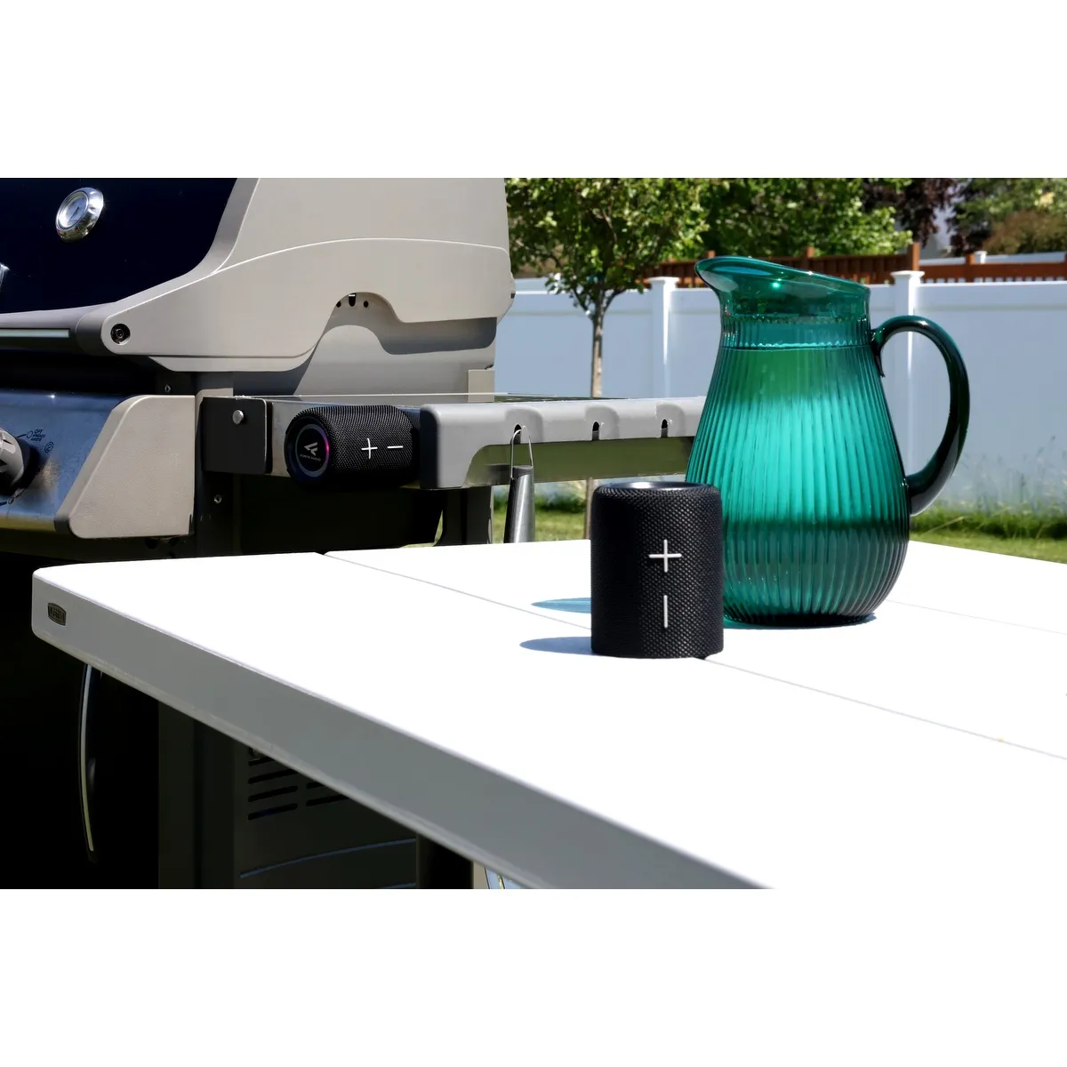 Urban Peak® 10W Magnetic 2-in-1 Wireless Speaker - product view 2