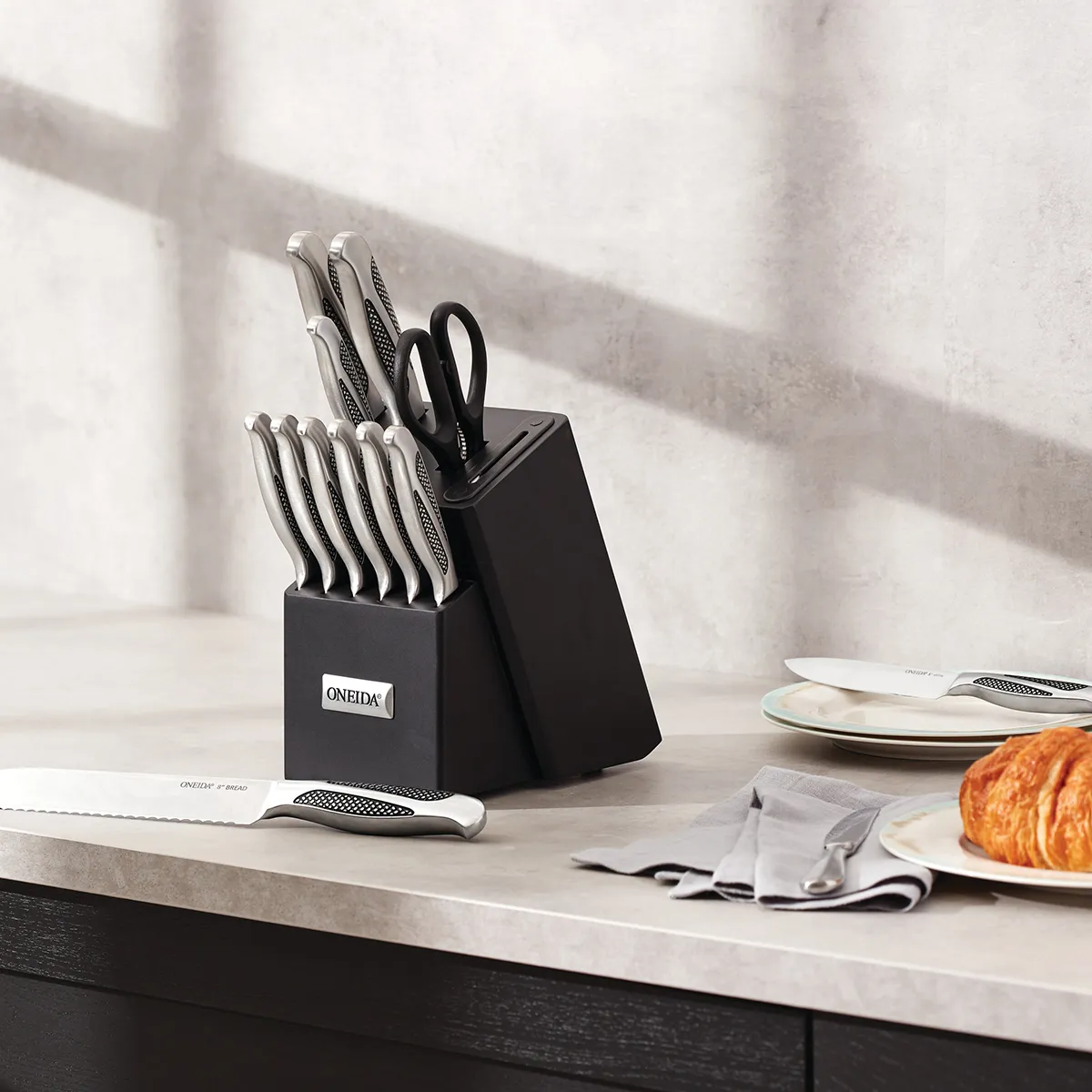 Oneida® 14 Piece Knife Set with Built-in Sharpener - product view 4