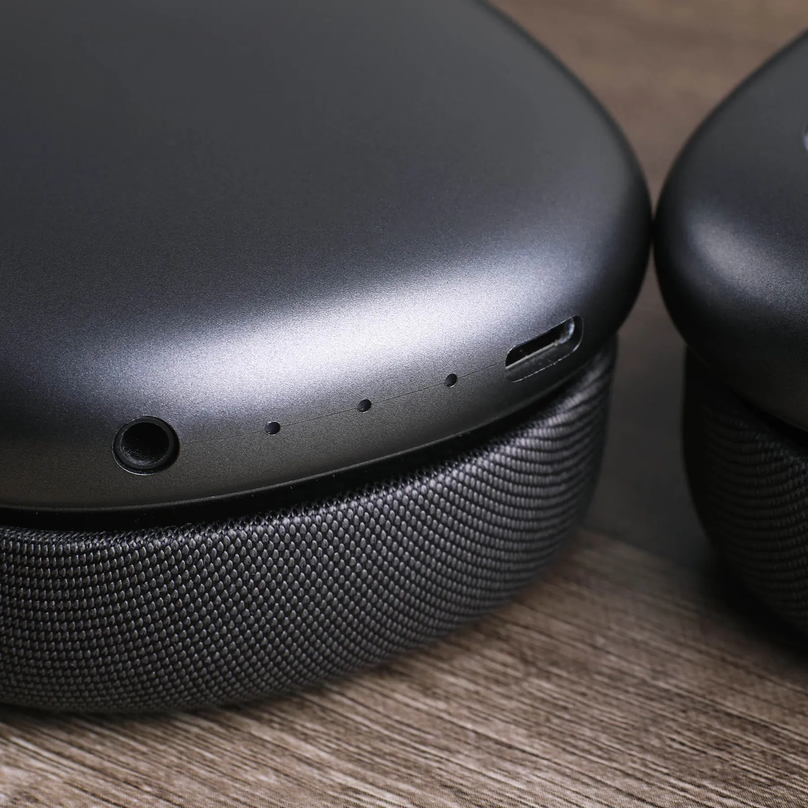 Wireless Headphones with Active Noise Cancellation - product view 9