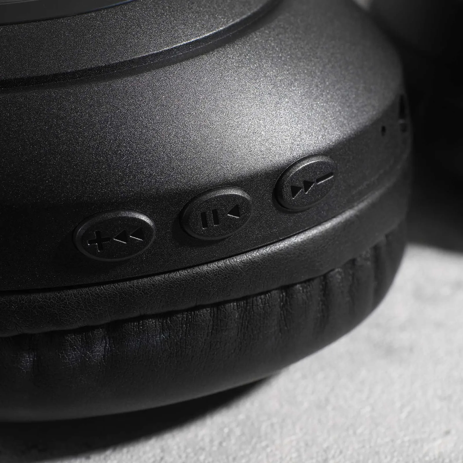 Wireless Headphones with Built-In Microphone - product view 3