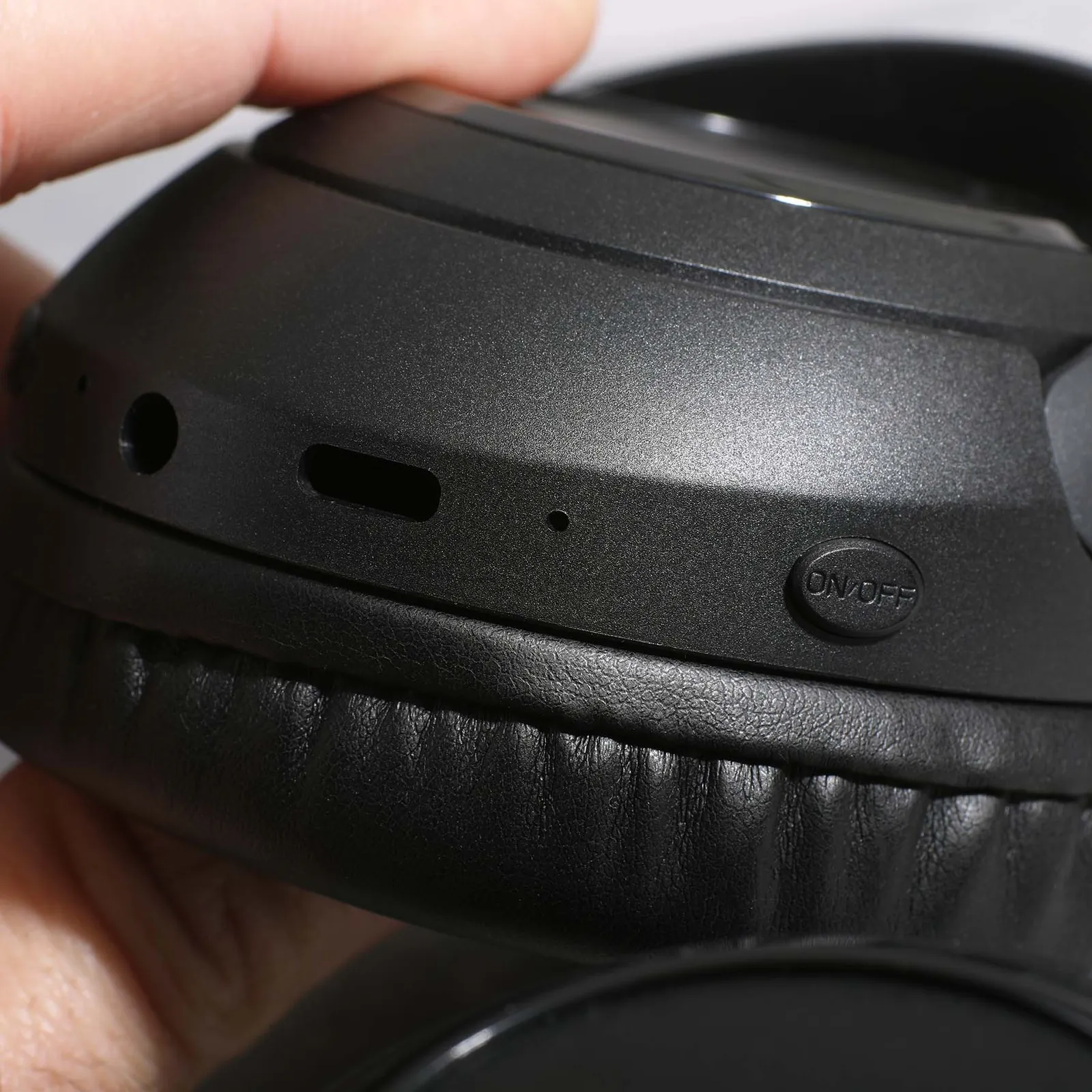 Wireless Headphones with Built-In Microphone - product view 4