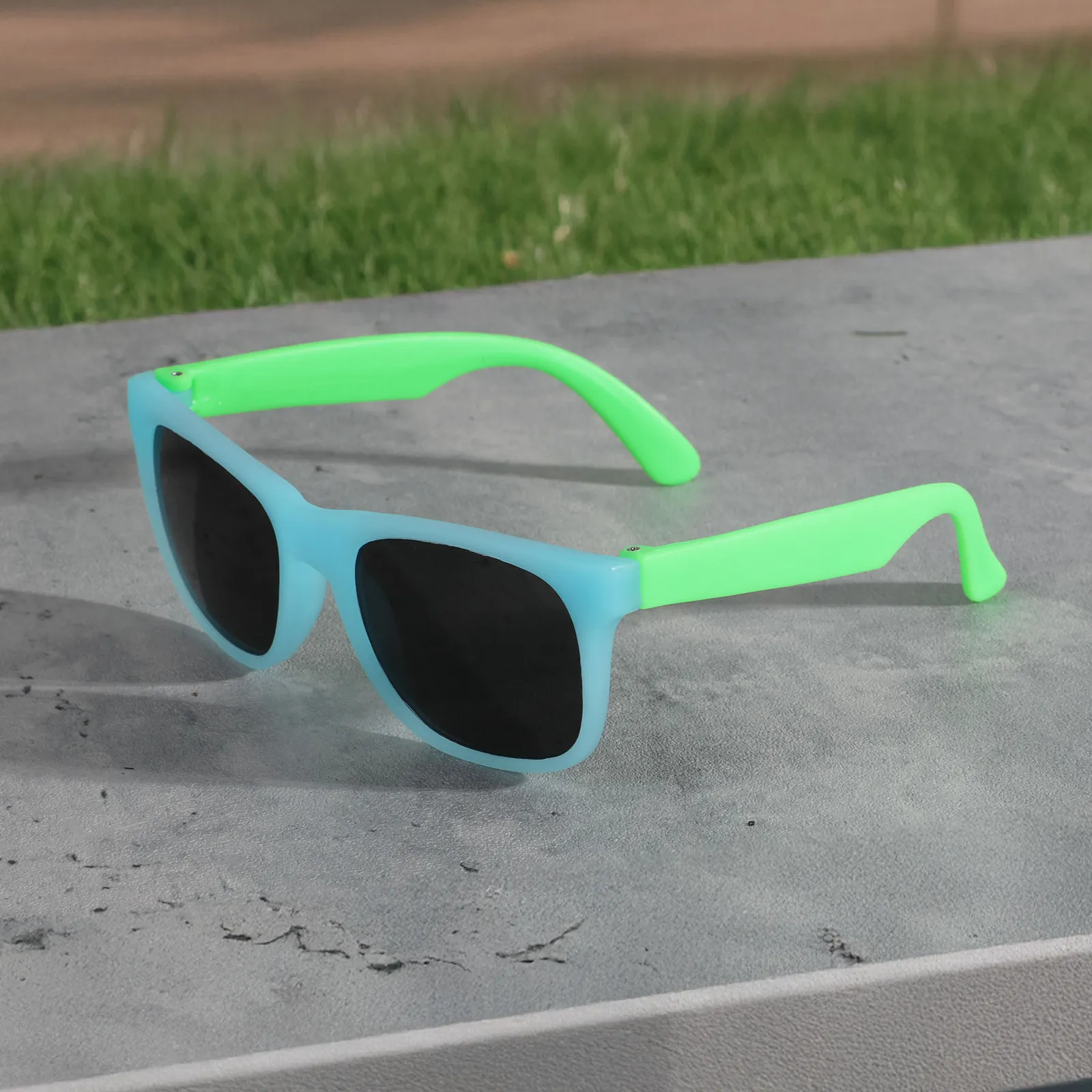 Youth Sunglasses Color Changing UV Activated - 5 1/4 in - blank view 21