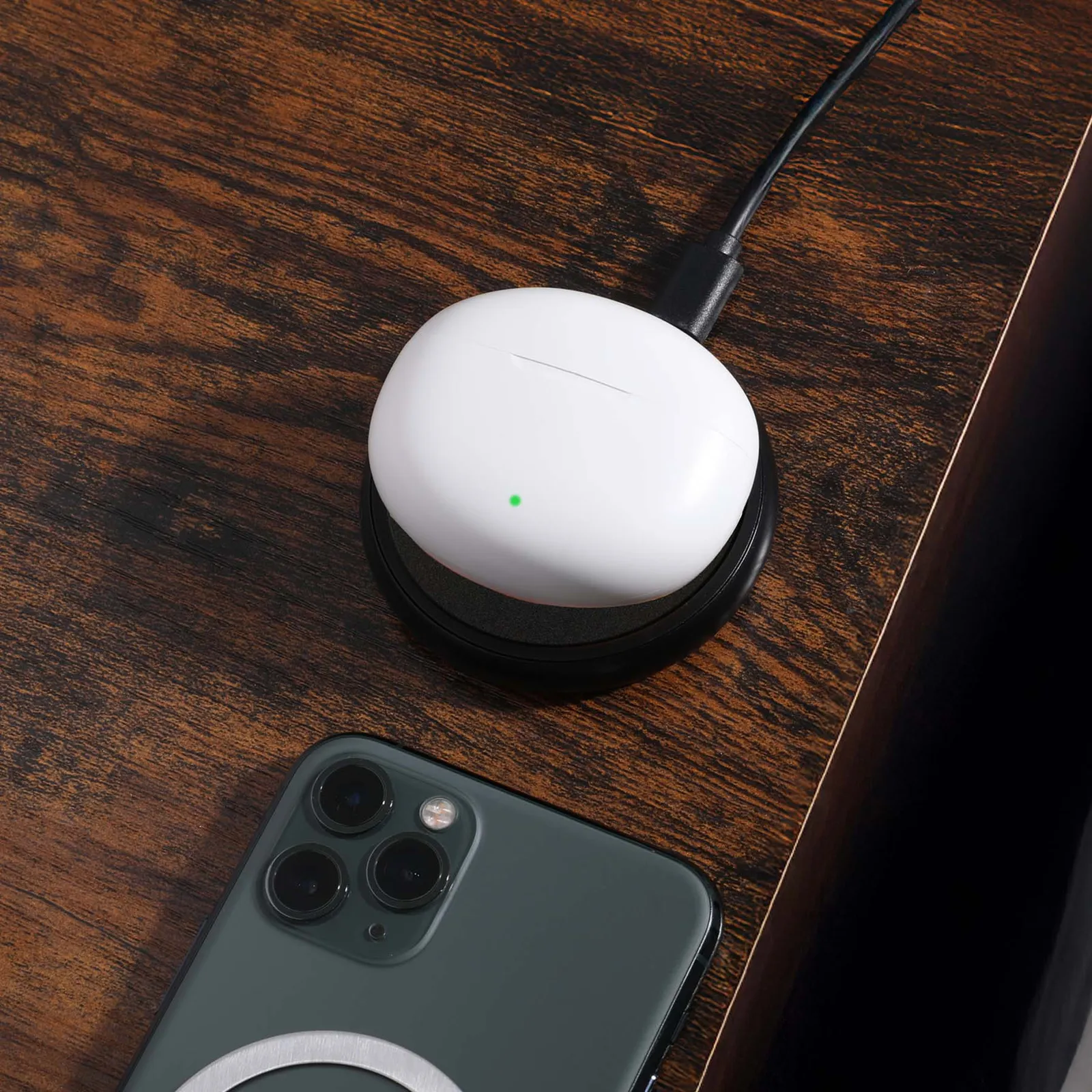 Wireless Charger Illuminating with Ambient Glow - 15W - product view 2