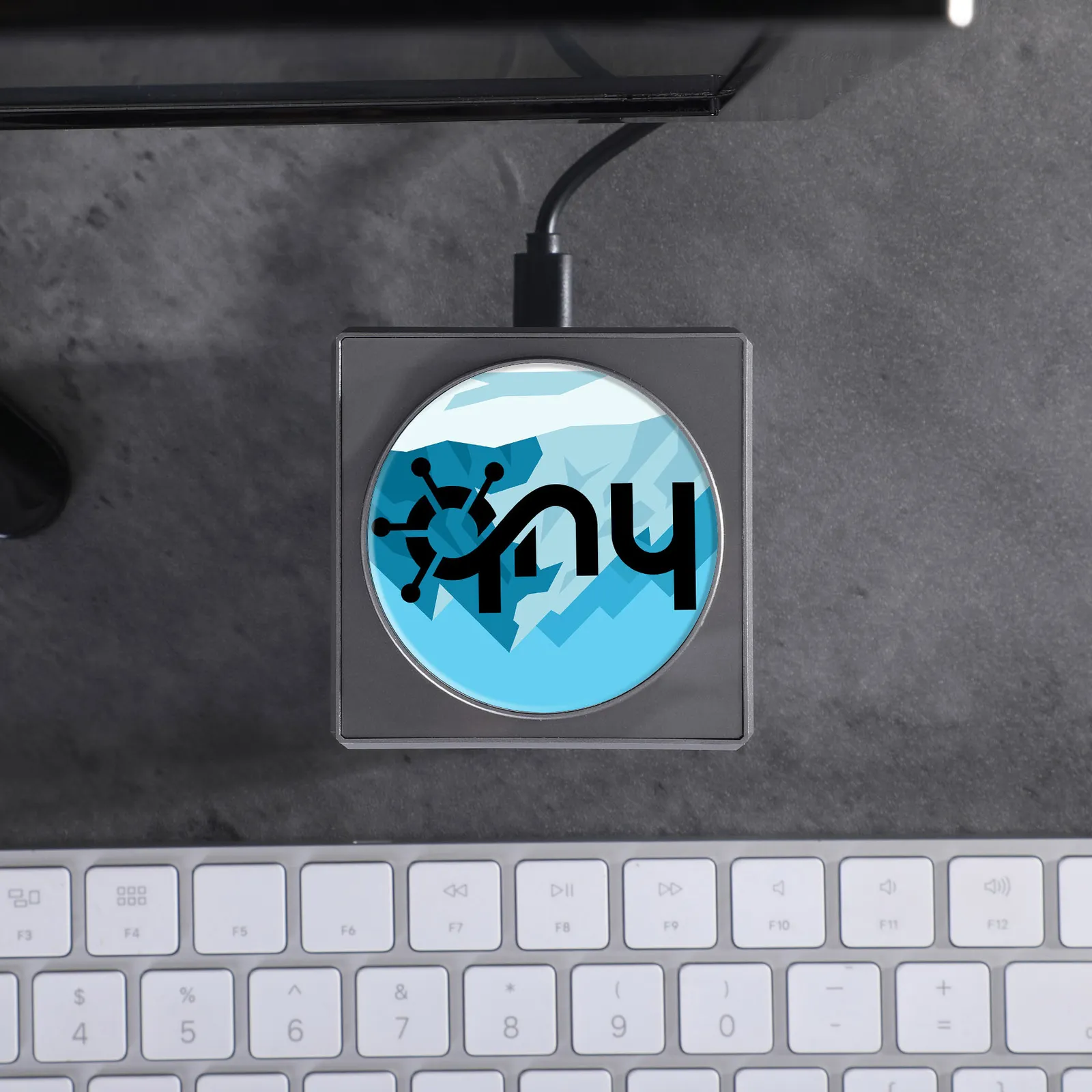 Wireless Charger 3-in-1 with Rotating Phone Stand - 15W - product view 4