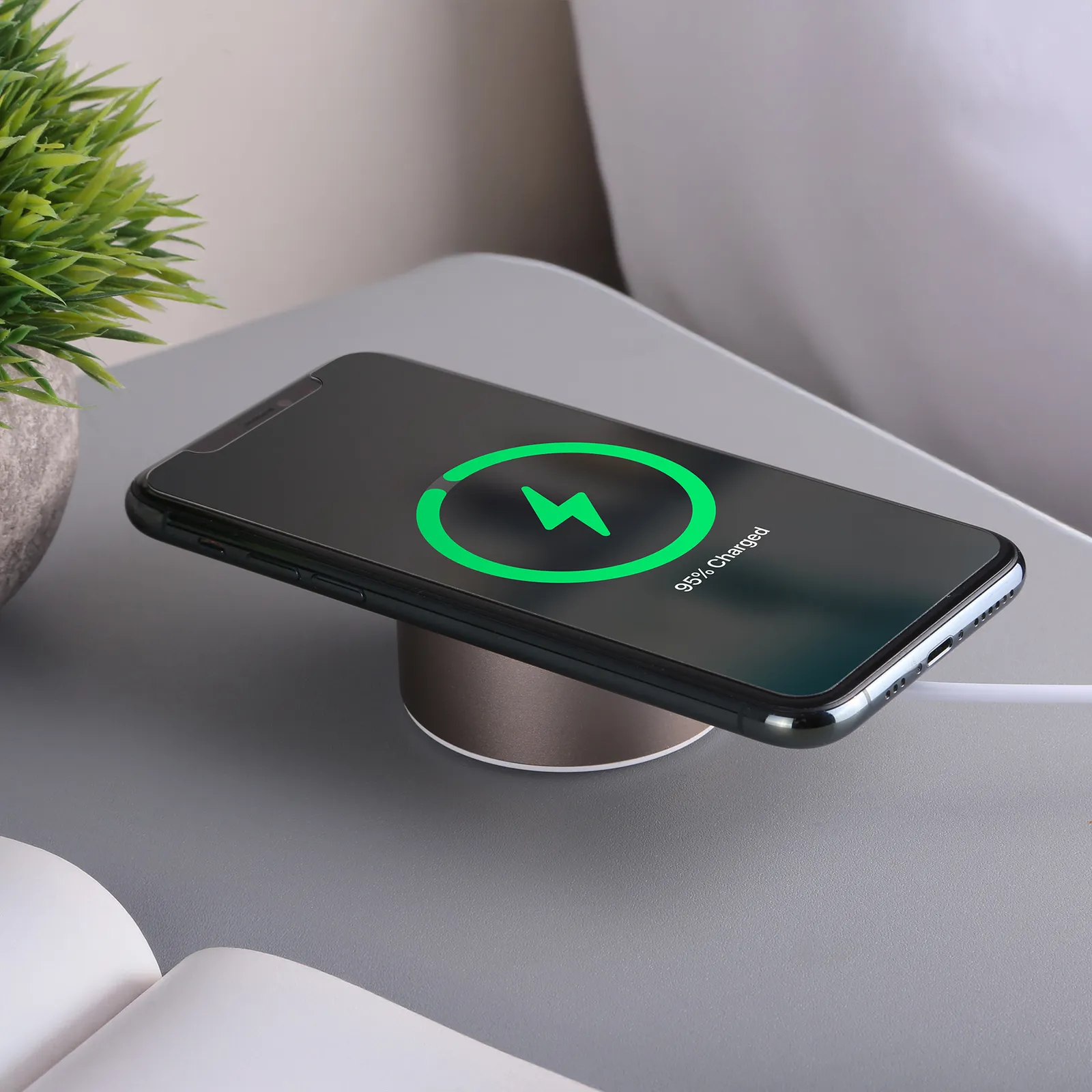 Wireless Earbuds Chrome Charging Case - 15W - product view 3