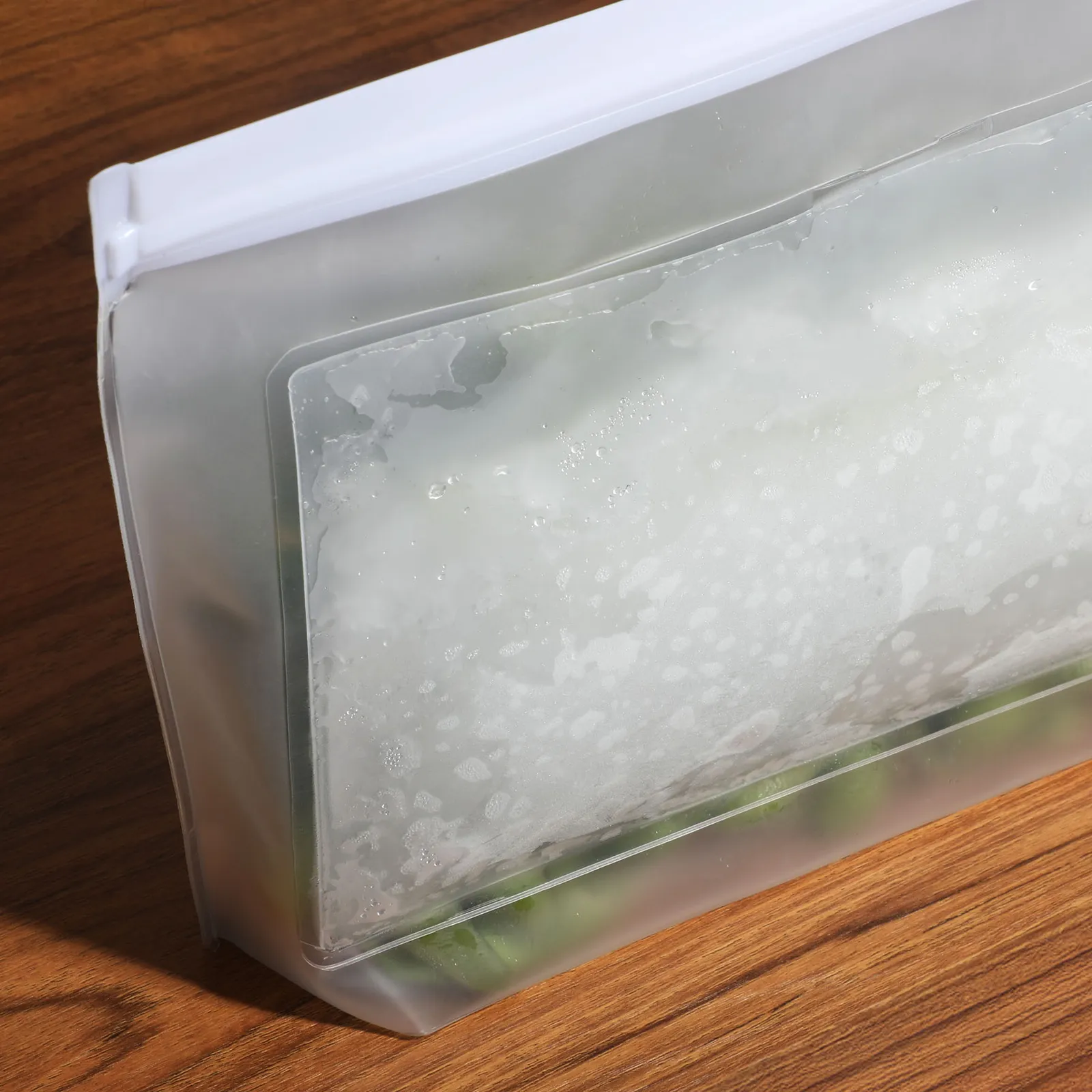 Reusable Food Storage Bag with Built-In Gel Pack - 10.5 x 8 in - product view 4