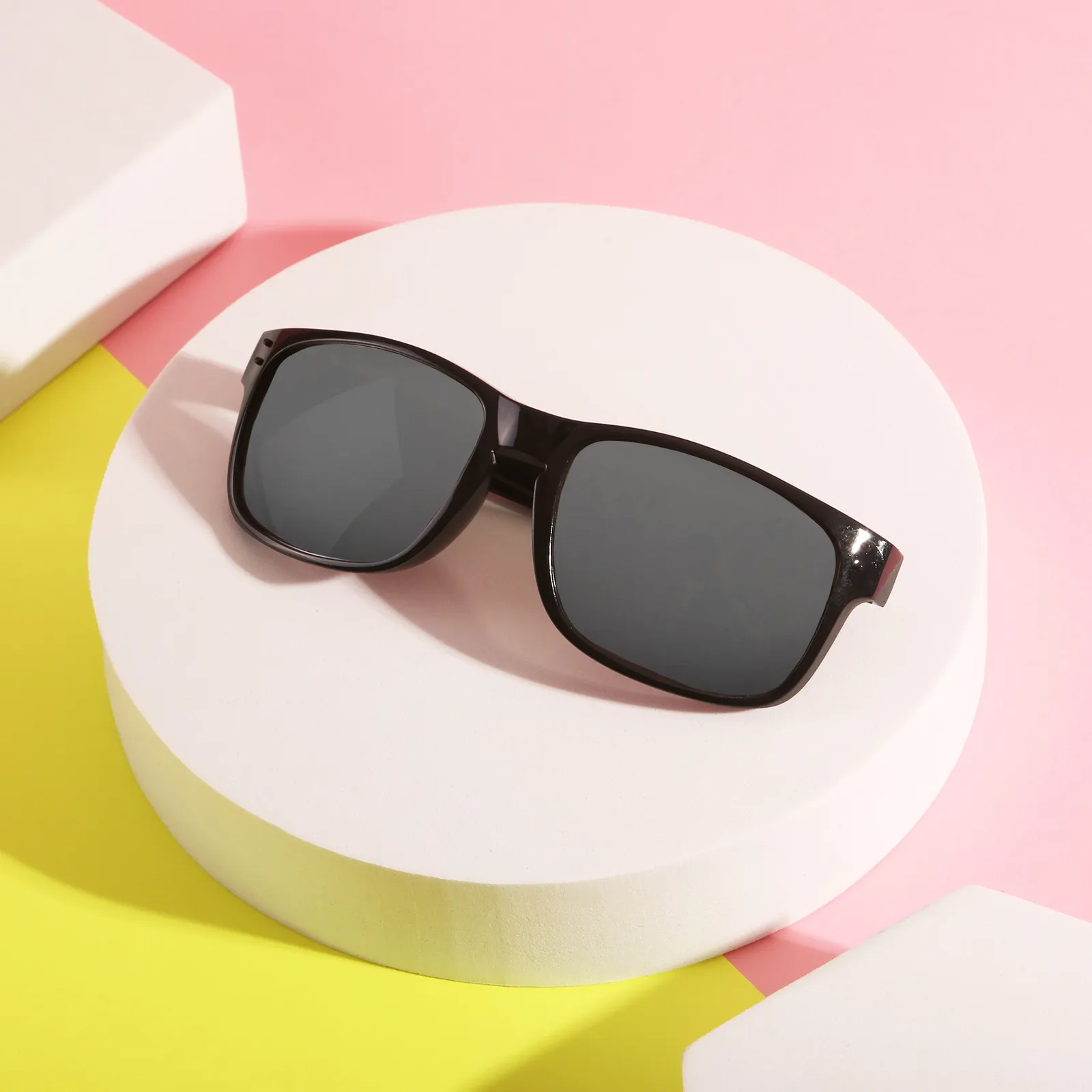 Metro City Sunglasses Recycled PET Material - 5.63 x 1.88 in - product view 3