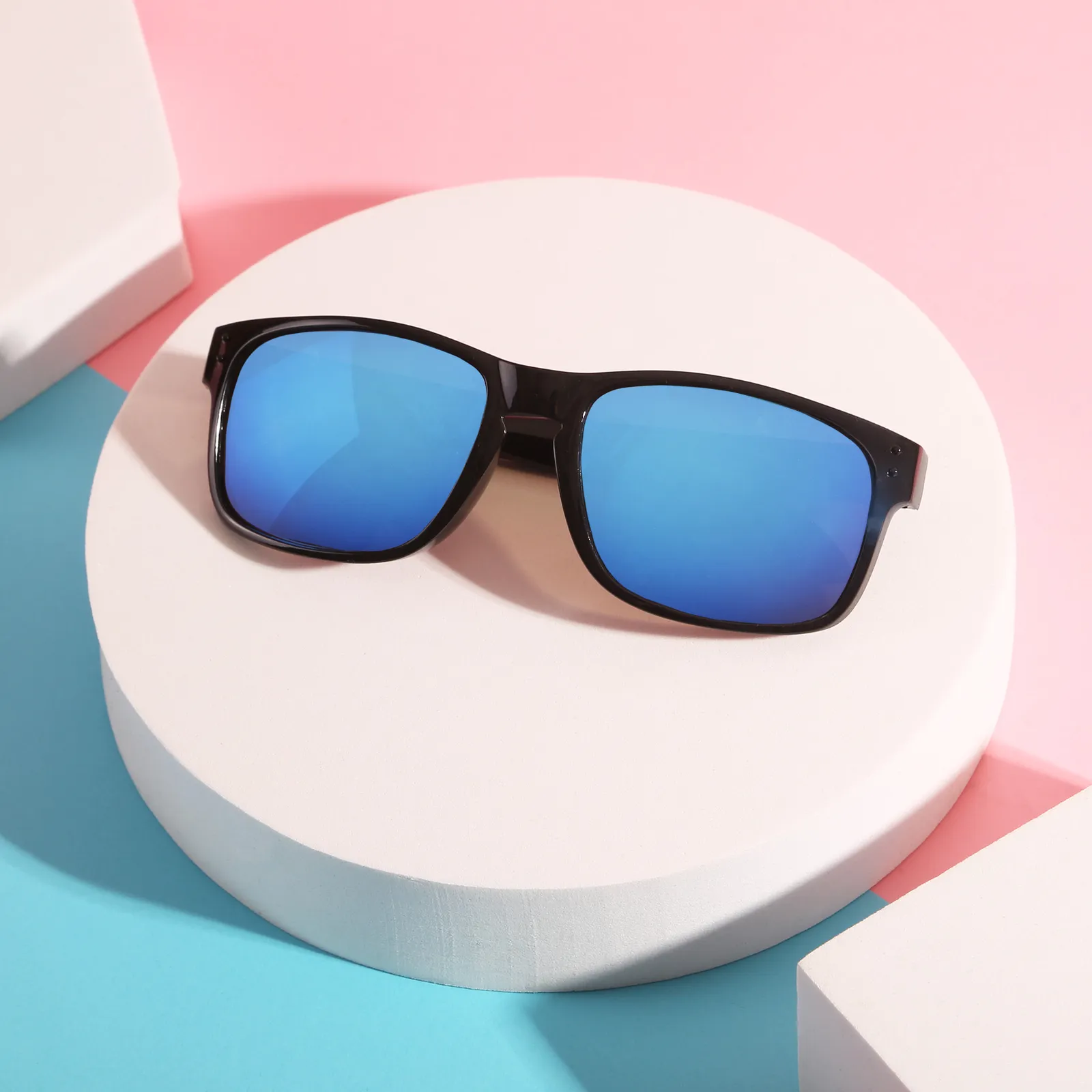 Metro City Sunglasses Recycled PET Material - 5.63 x 1.88 in - product view 4