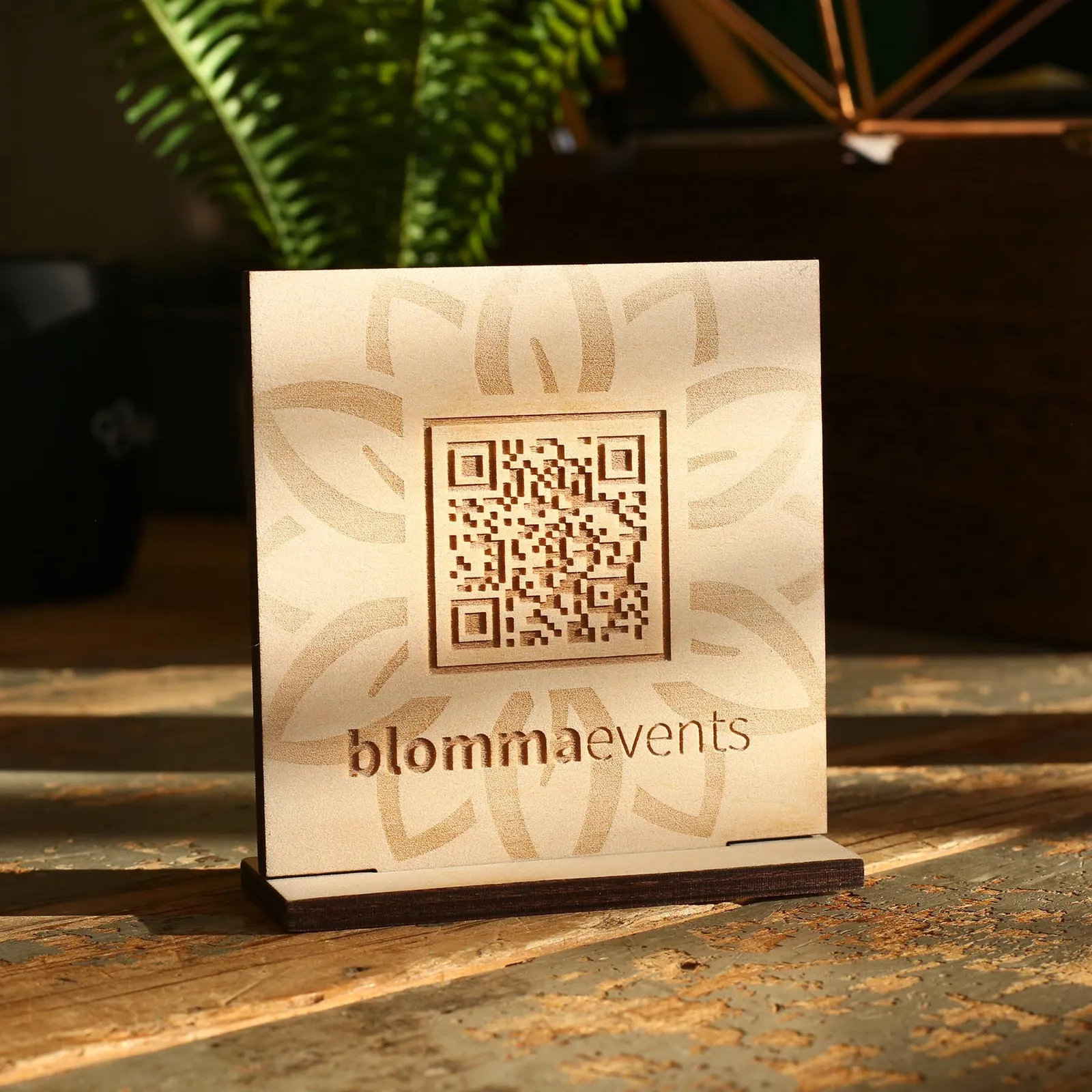 Sign Standing Wood Custom Cut Profile - 4 x 4 in