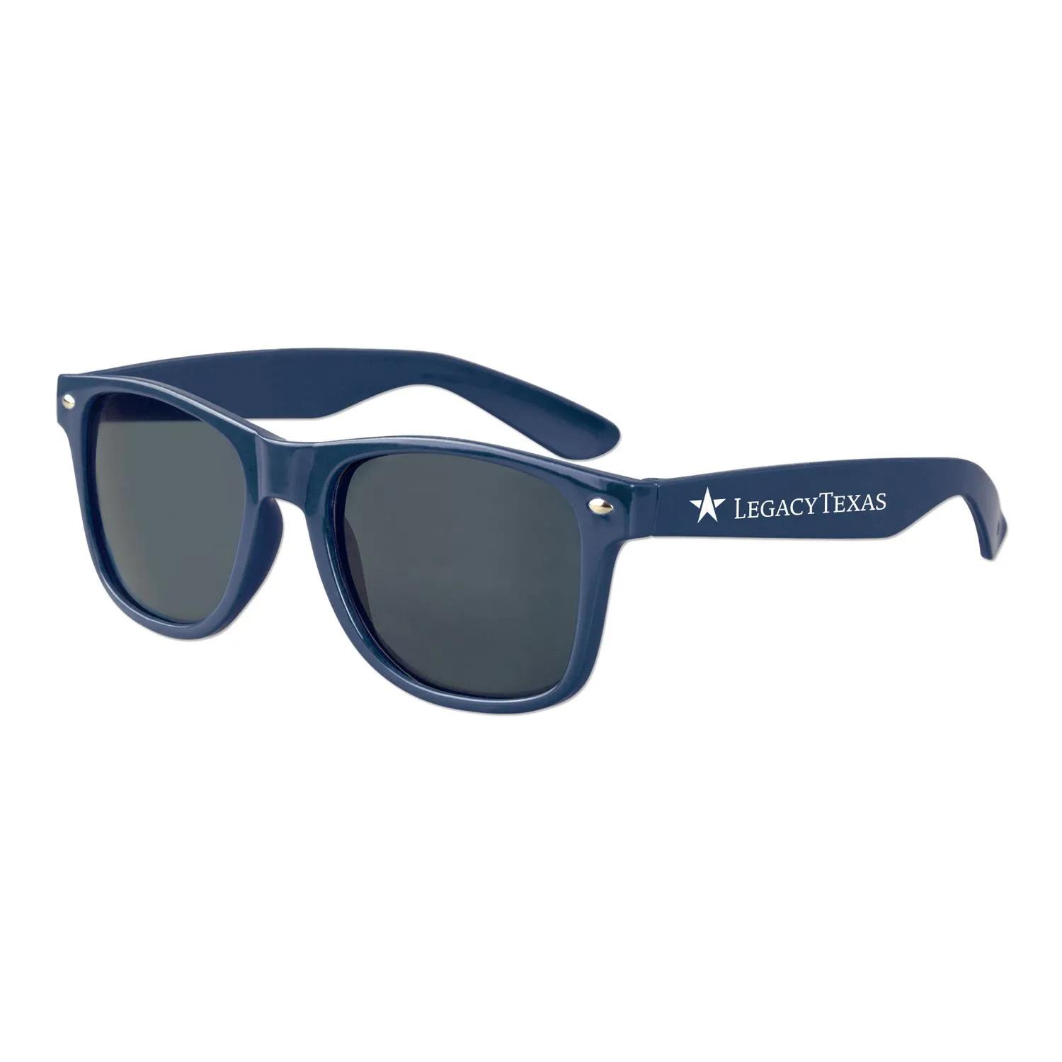 Sunglasses Classic Style UV400 Protection (One Size) - product view 3
