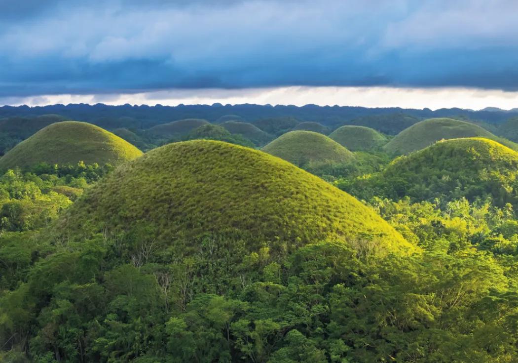 World Scenic Executive Calendar Travel Photos - 23 x 13.84 in - product view 13