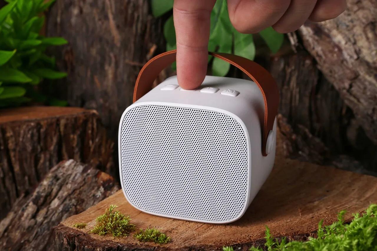 Wireless Speaker Eco-Friendly with 5 Hour Battery - 5W - blank view 4