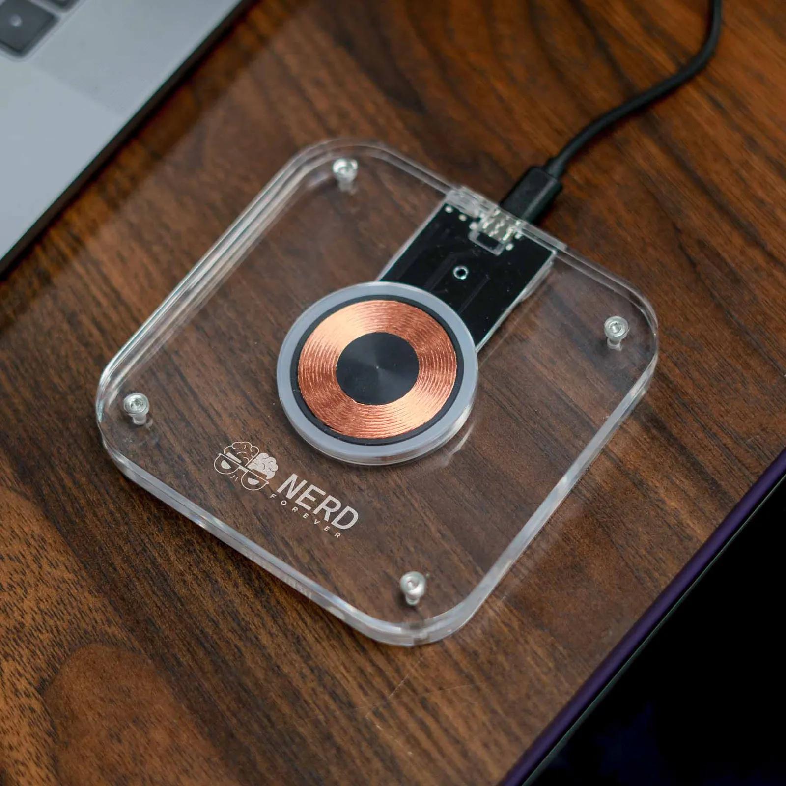 Wireless Charger Acrylic with Color-Changing LED - 15W - product view 7