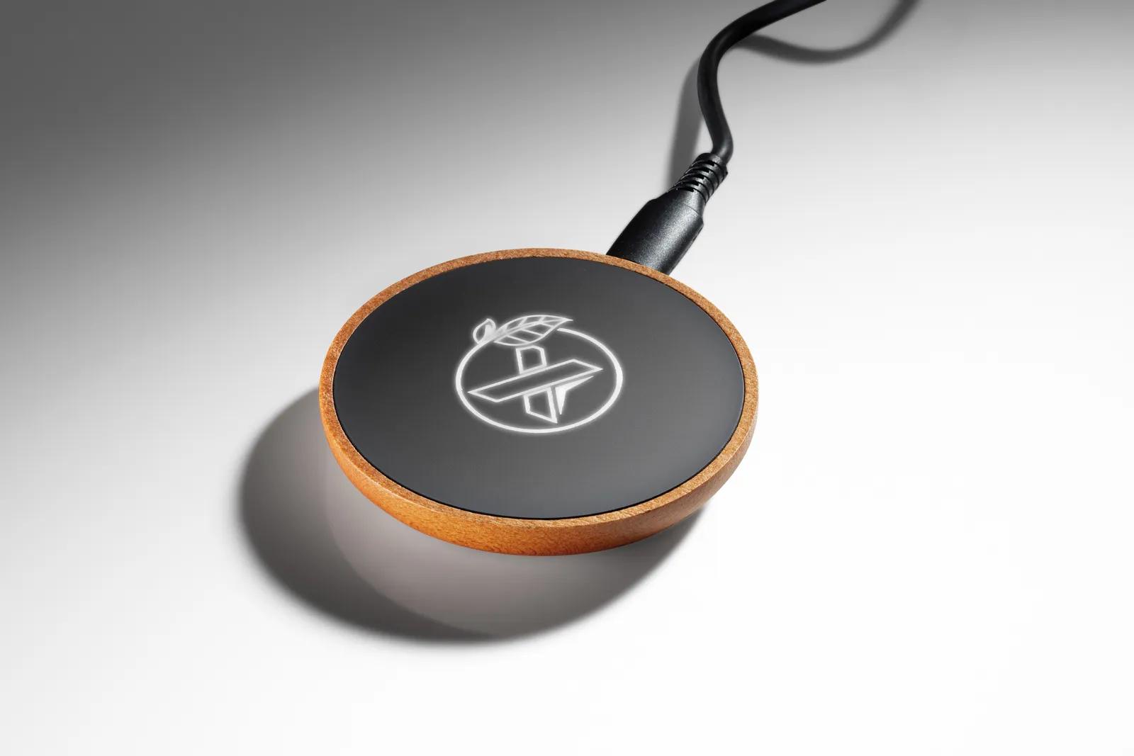 Maple Wood Wireless Charger 10W Illuminated Logo - product view 4